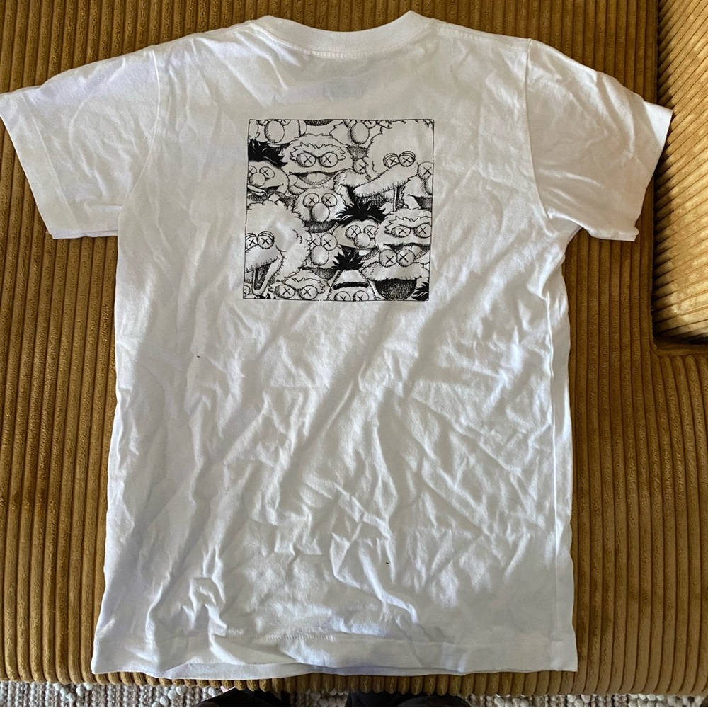 Uniqlo c Kaws x Sesame street t shirt